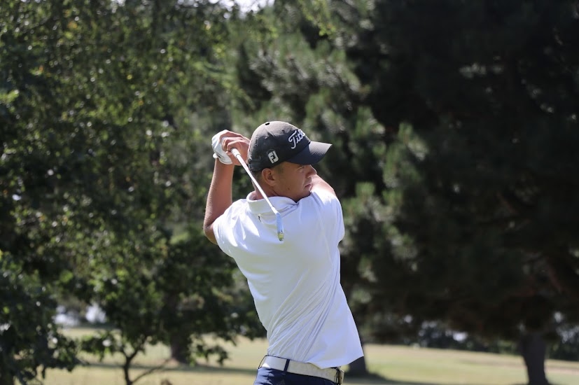 Magnus svinger golf